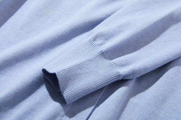 一款值得您全年使用的產品！ 100%純棉長袖V領開襟衫針織亮淺藍色220902-07 第5張的照片