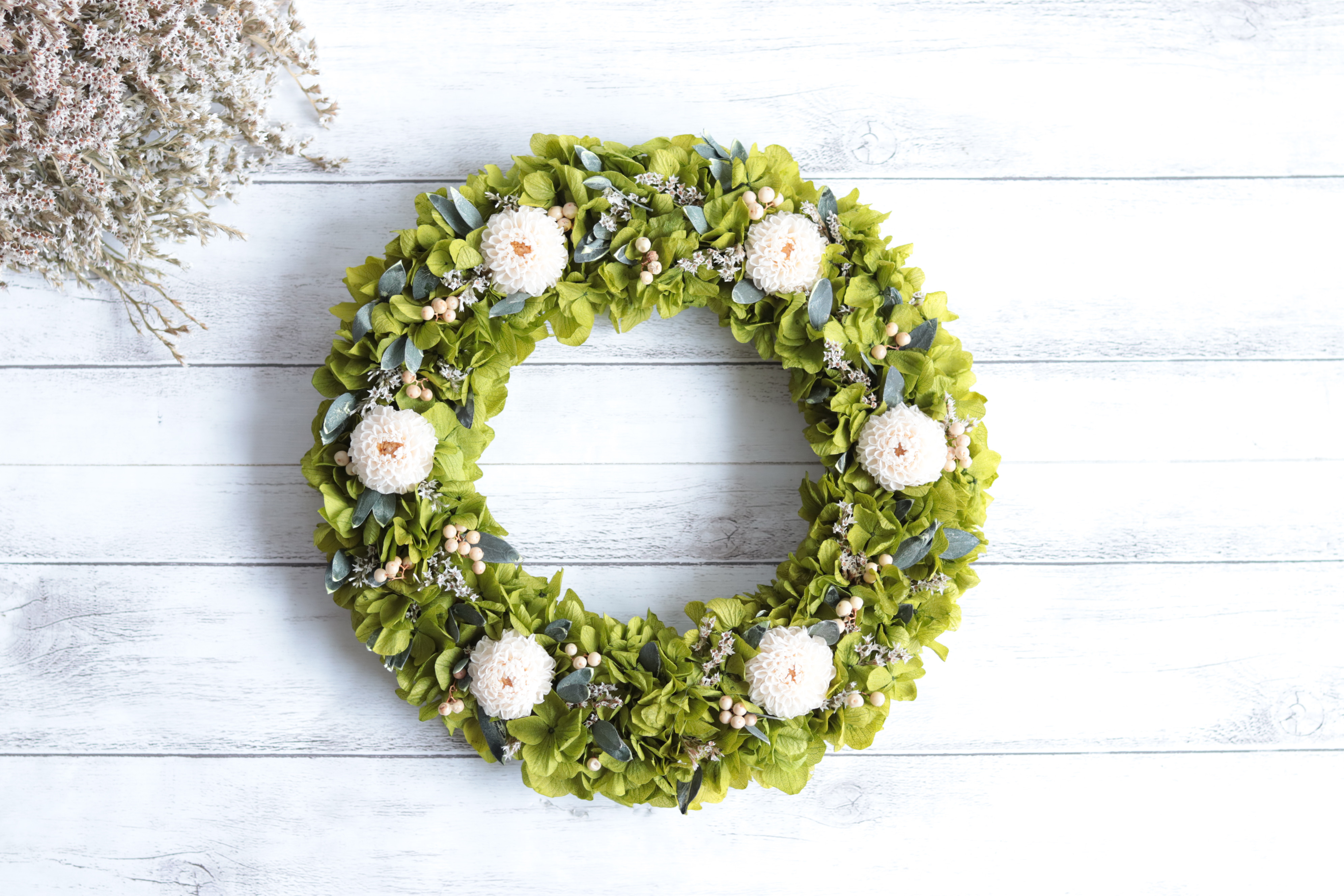 ミニダリア&ユーカリのナチュラルガーデンリース＊プリザーブドフラワー＊誕生日・結婚・ウェルカムスペース