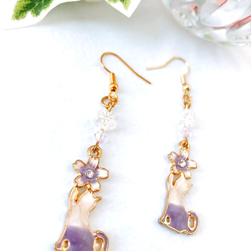 猫とお花のピアス ピアス イヤリング 花 チャーム ねこ イヤリング無料
