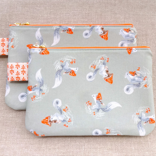 再販》リスとキノコ1＊フラットポーチ＊ファスナー18cm＊USA