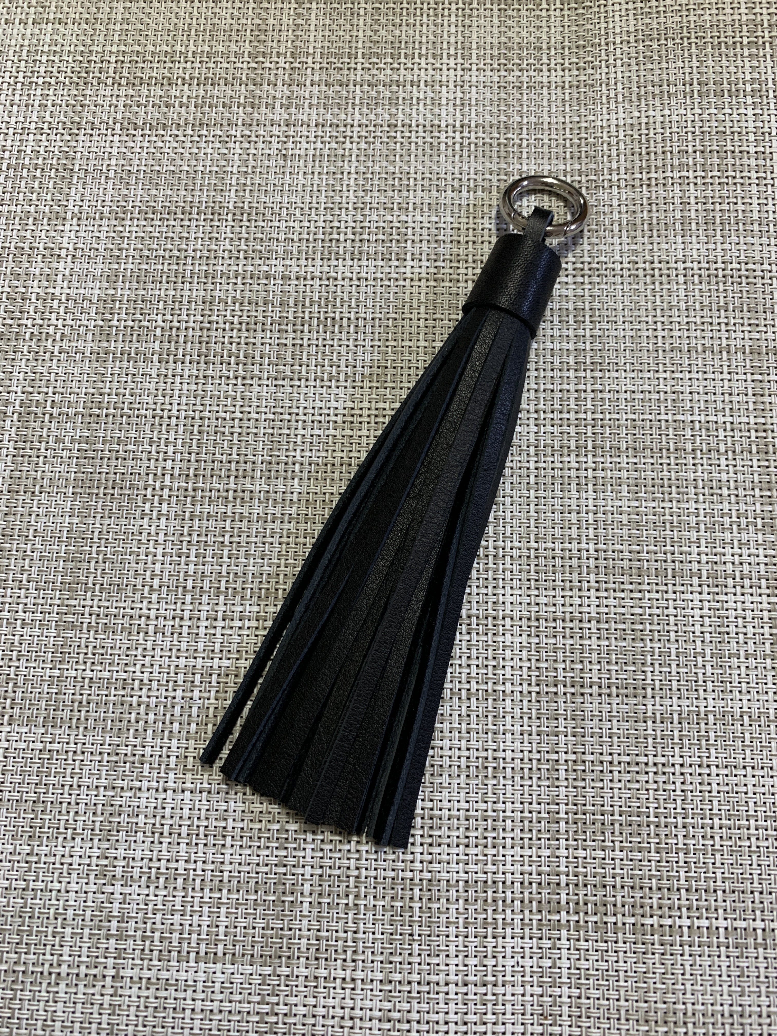 ロエベ　ベル　タッセル　チャーム