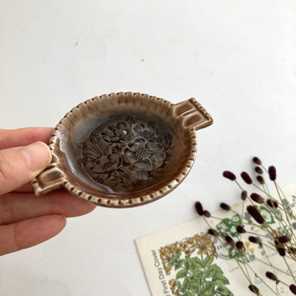 アンティーク陶器の灰皿　花柄　アート 暮らし　ギフト　お土産　ロンドン　ジュエリーケース wade 5枚目の画像