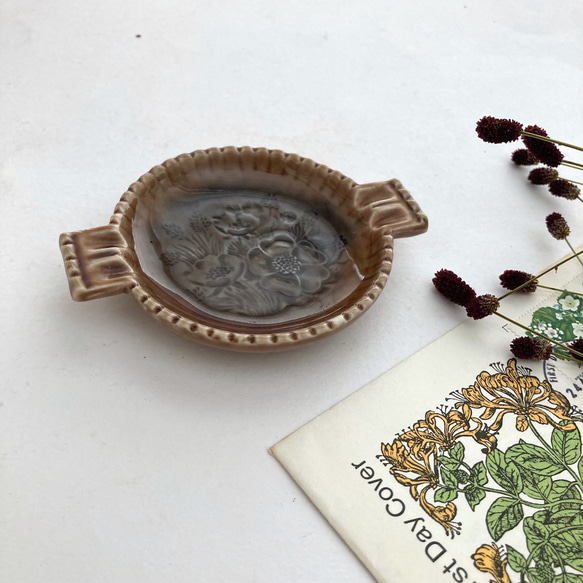 アンティーク陶器の灰皿　花柄　アート 暮らし　ギフト　お土産　ロンドン　ジュエリーケース wade 1枚目の画像