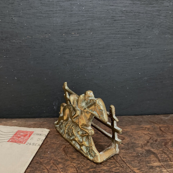 アンティーク真鍮レタースタンド　馬と犬　イギリス　鉄　ホーロー　オブジェ　ギフト　プレゼント　手紙受け　レターケース 4枚目の画像