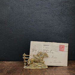 アンティーク真鍮レタースタンド　馬と犬　イギリス　鉄　ホーロー　オブジェ　ギフト　プレゼント　手紙受け　レターケース 1枚目の画像