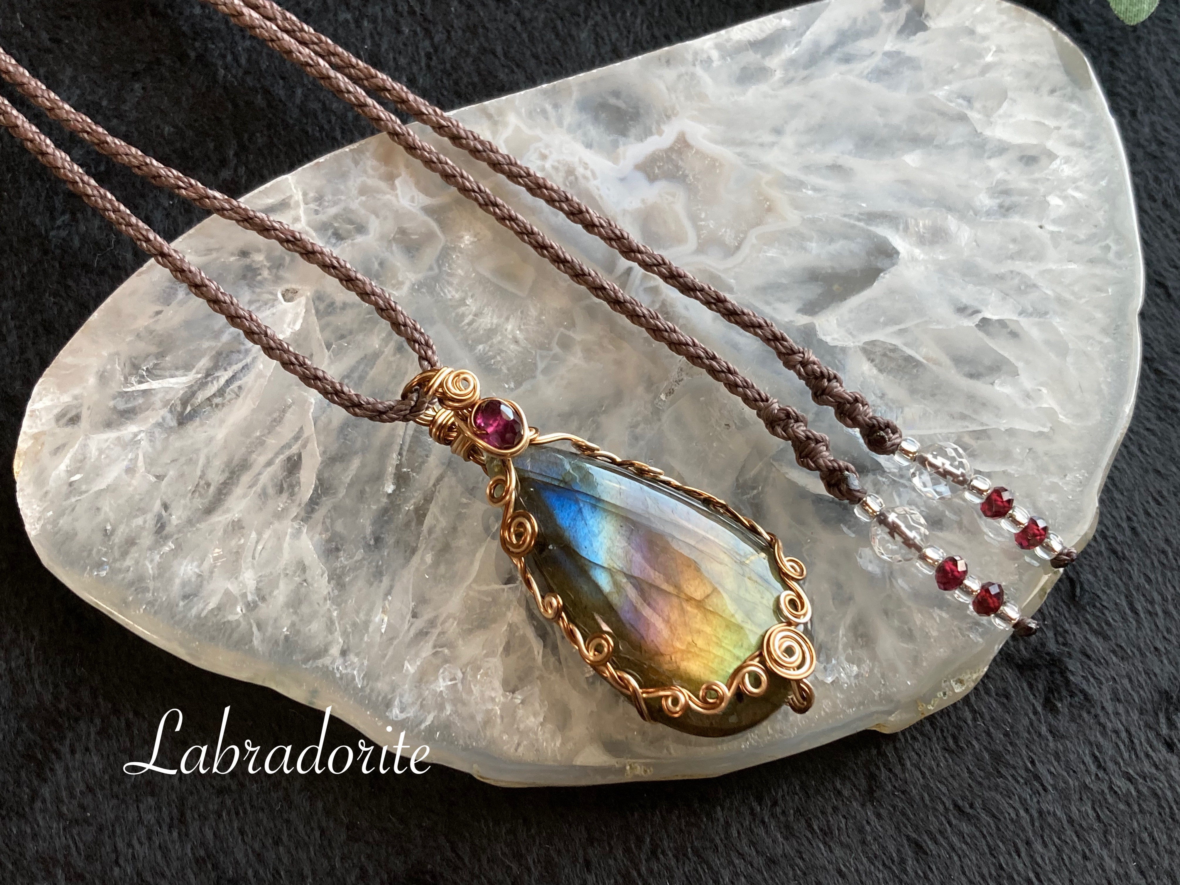 マルチカラーラブラドライト・レインボーラブラドライト