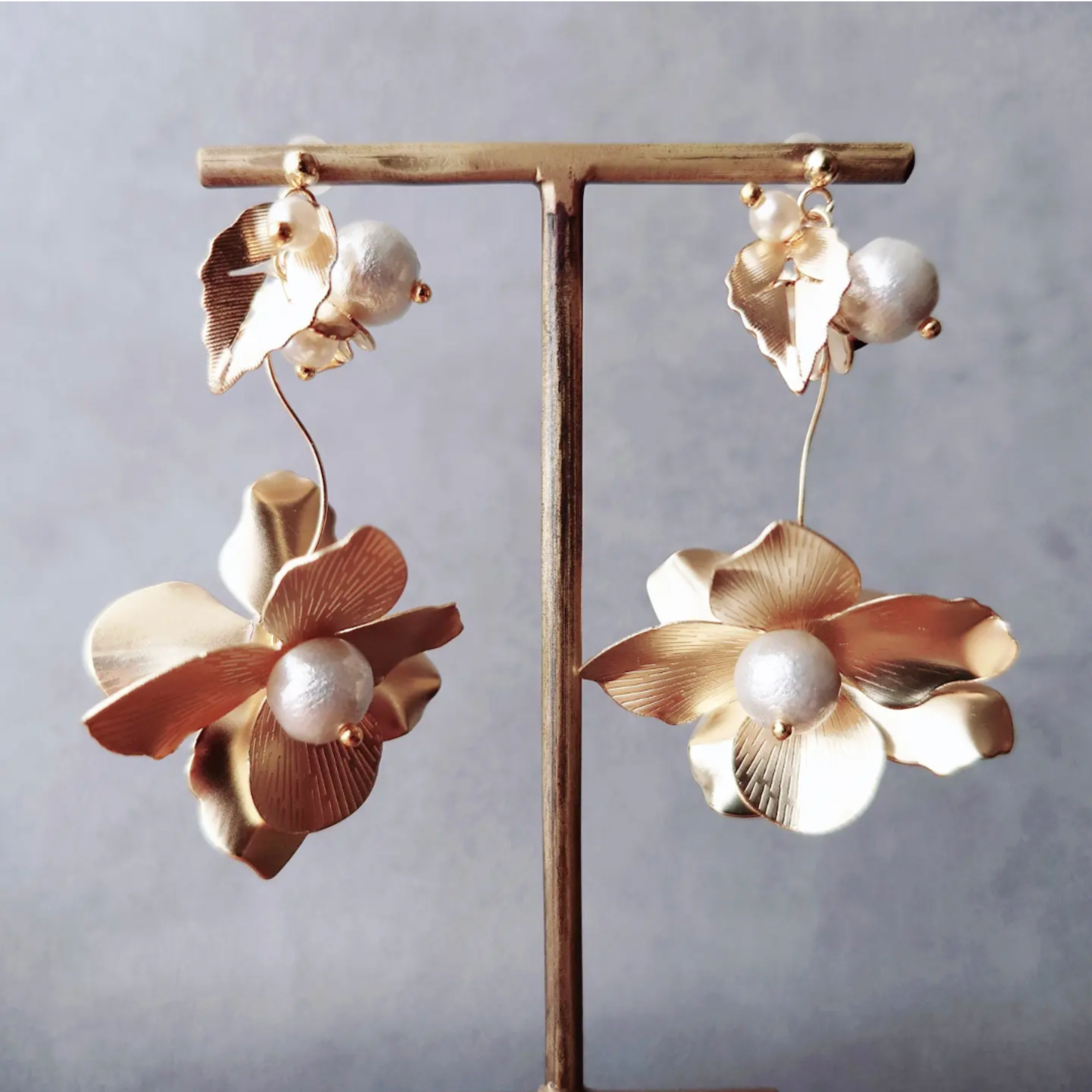 【特集掲載】 花 マット ゴールド 真鍮 ピアス イヤリング 大ぶり 結婚式 ブライダル ウェディング アクセサリー