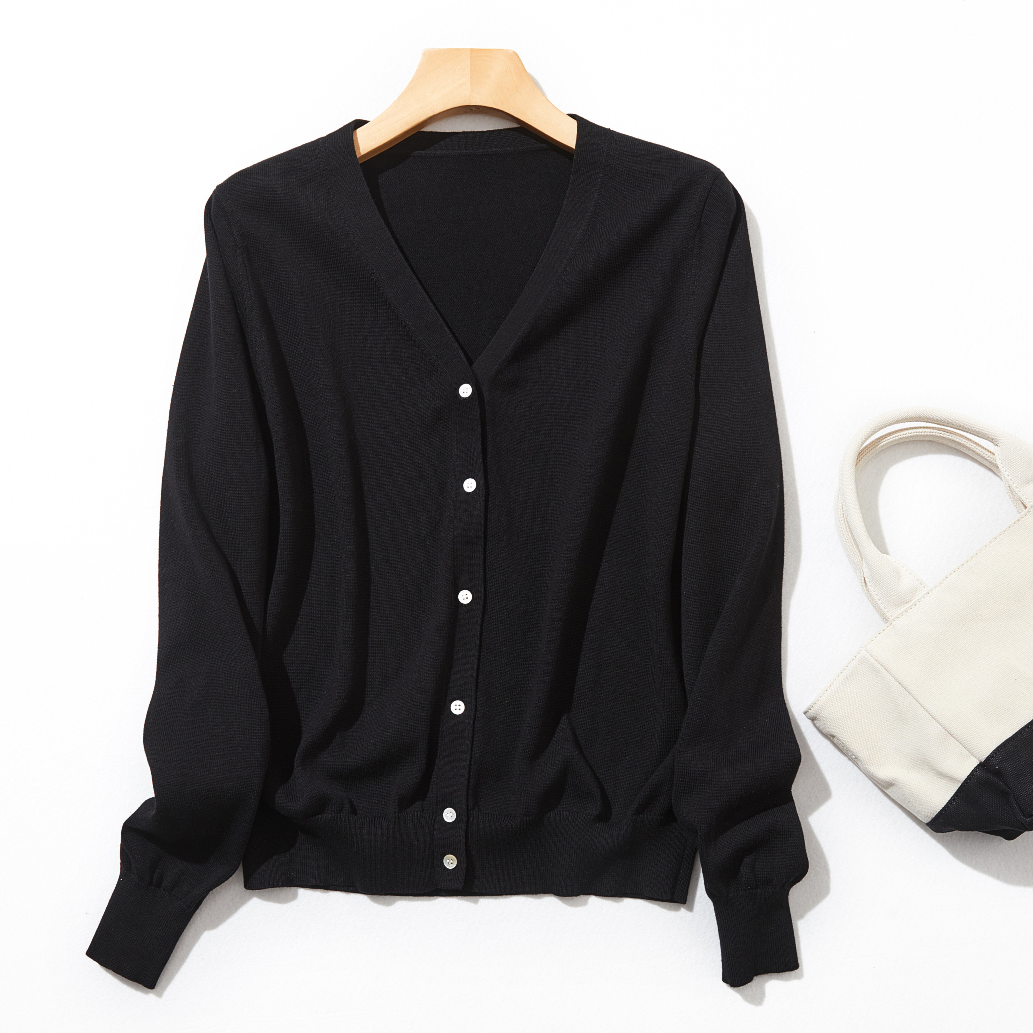 ★即納★ココだけの自信作　年中愛用！コットン100％　長袖Vネックカーデ　ニットシリーズ　ブラック220902-10