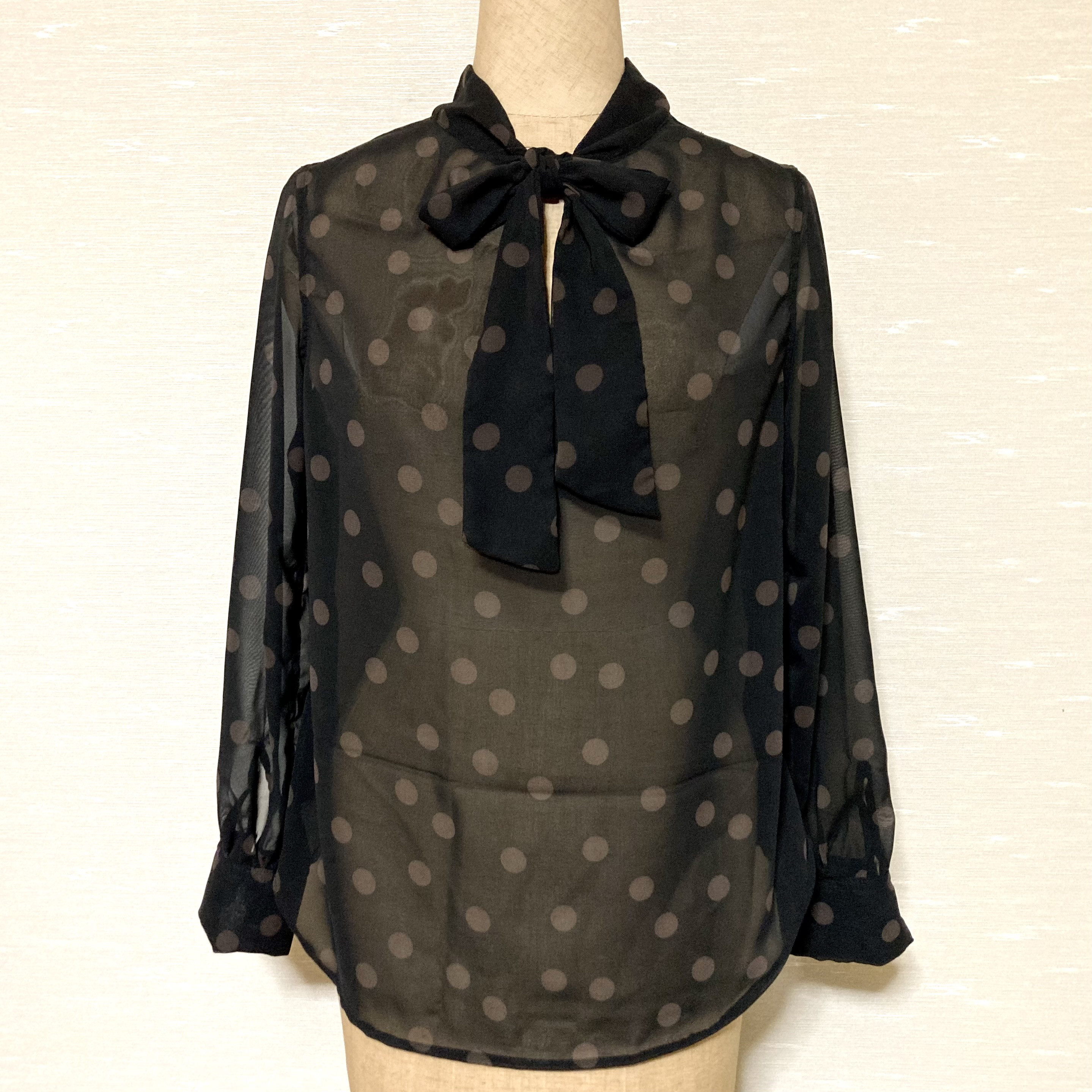 ブラック×ブラウンのシースルーブラウス｜ドット柄・大人モード・上品透け感