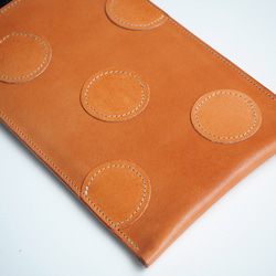 纖薄智慧型手機手拿包（圓點拼接/米色）智慧型手機肩帶皮革 第2張的照片