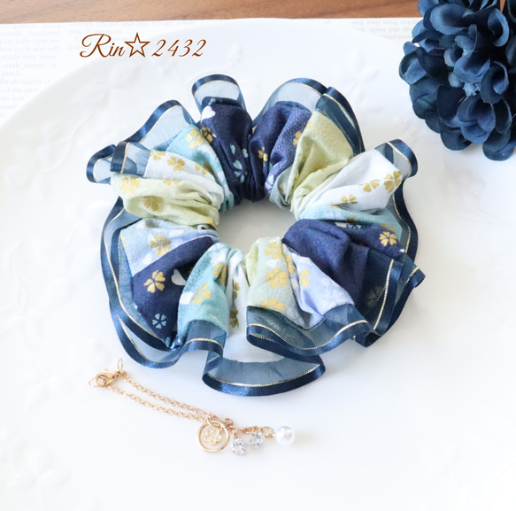 幅広シュシュ(青)つまみ細工付き、わんちゃん猫ちゃん用短毛シュシュ