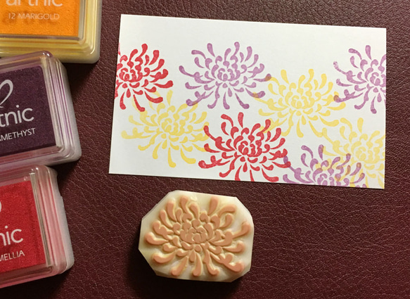 オシャレな菊の花の消しゴムはんこ（持ち手つき） はんこ・スタンプ