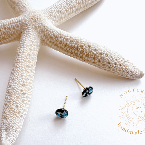 ホタルガラス風 一粒レジンピアス ピアス（スタッド・一粒） nocturne