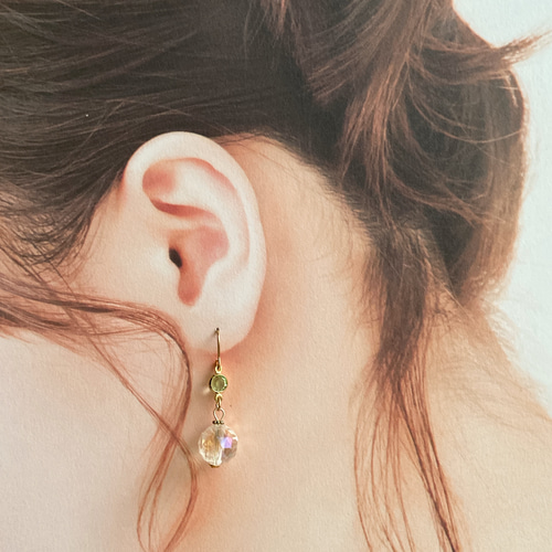 024】天然石 水晶 クリスタル オーロラ 上品 きれいめ 小ぶり 揺れる  