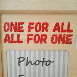 ラグビーの木刺繍フォトフレーム　ラグビーボールと「ONE FOR ALL/ALL FOR ONE」 2枚目の画像