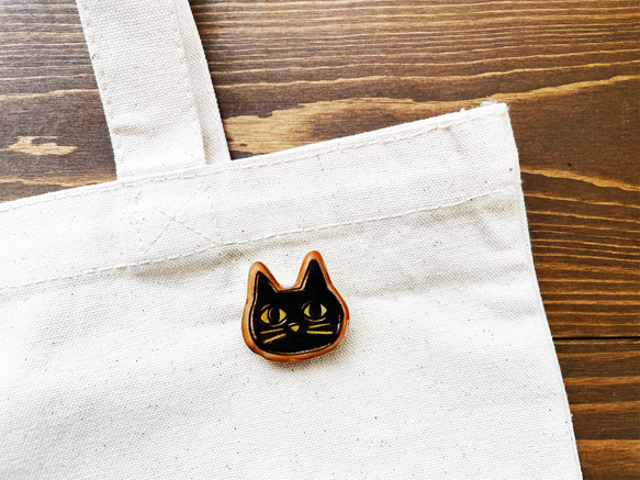 黒猫の焼きたてアイシングクッキー　ブローチ【受注生産&10月31日まで】 4枚目の画像