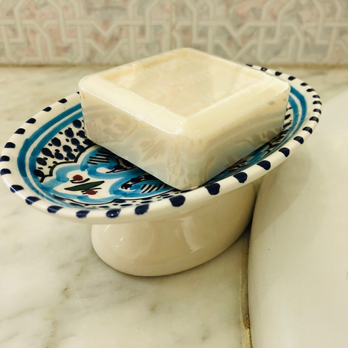 手描き風景画の陶器製卵型容器 手描き風景画の陶器製卵