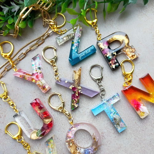 イニシャルキーホルダー【現在休止中】 キーホルダー cosnicco 通販