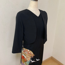 松菊梅に刺繍尾長鶏　フード付きジャケット　裏地付きブルゾン　着物リメイク　黒留袖 松菊梅に刺繍尾長鶏 フード付きジャケット 裏地付きブルゾン