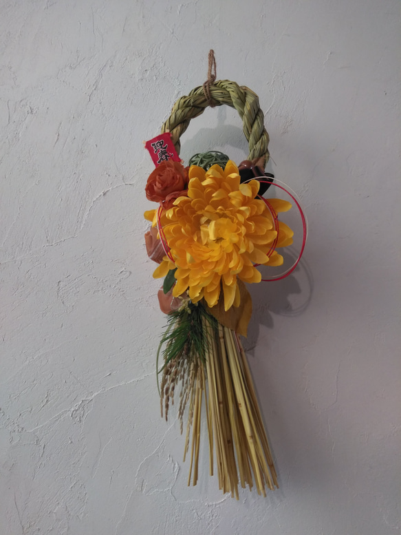 【国産稲わら使用】イエローダリアの大人シックなお正月飾り 1枚目の画像