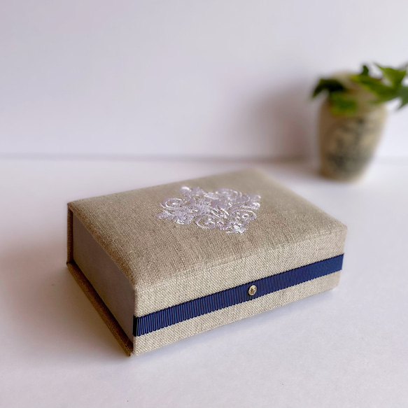 ご確認用です。 フランス刺繍生地のカルトナージュ＆円形