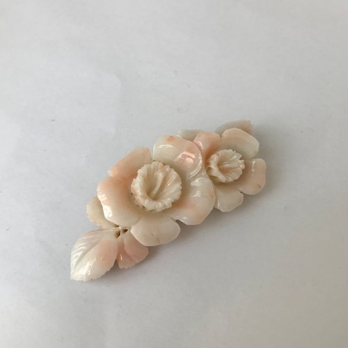 珊瑚彫刻ブローチ 可憐な薔薇の花 少しの訳で大幅値下げ！オススメの