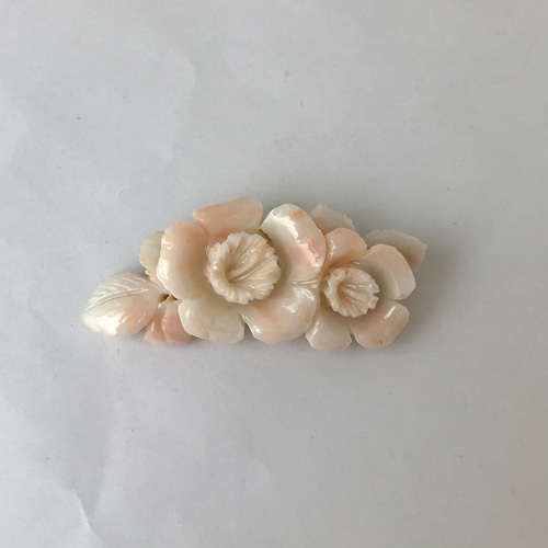 珊瑚彫刻ブローチ 可憐な薔薇の花 少しの訳で大幅値下げ！オススメの