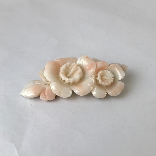 珊瑚　ブローチ　花彫刻　薔薇　ローズ　brooch　帯留め　ピン　g85 珊瑚ブローチ花彫刻薔薇ローズbrooch帯留めピンg85
