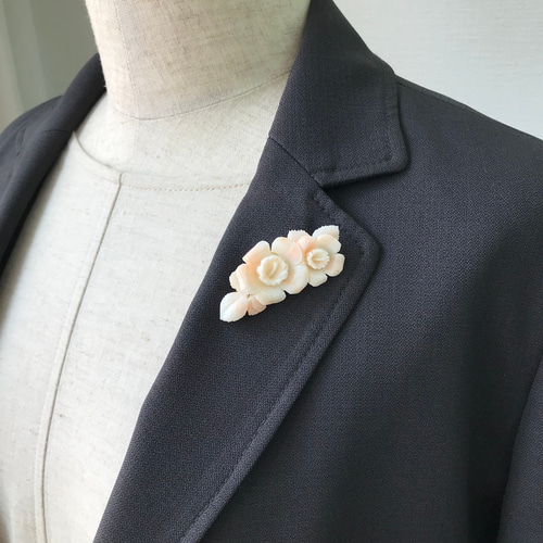 珊瑚彫刻ブローチ 可憐な薔薇の花 少しの訳で大幅値下げ