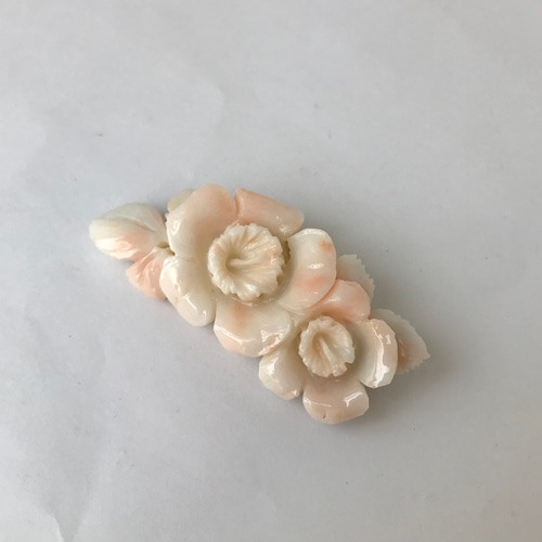 珊瑚彫刻ブローチ 可憐な薔薇の花 少しの訳で大幅値下げ！オススメの