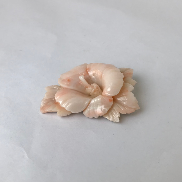 珊瑚彫刻ブローチ　『ハイビスカス』　少しの訳でお買い得　R40911Y 6枚目の画像