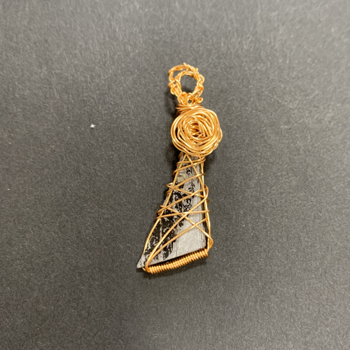 1.特別出品！希少隕石 ギベオン 14kgf チャーム