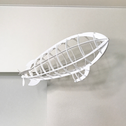 プロペラが回る40cm超えのレトロな飛行船モビール 白 モビール Bodhi