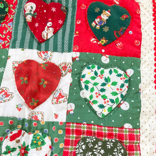 クリスマス・ハートのパッチワークタペストリー パッチワークキルト