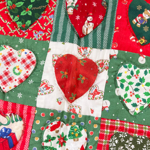 クリスマス柄　パッチワークキルト タペストリーやマットにも Xmasのタペストリー☆パッチワークキルトのタペストリー