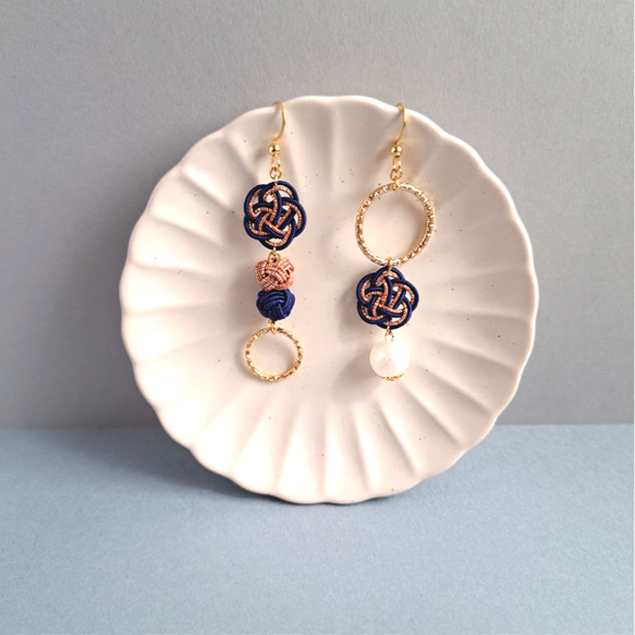 梅結びとあわじ玉と輪っか アシンメトリーな水引ピアス・イヤリング