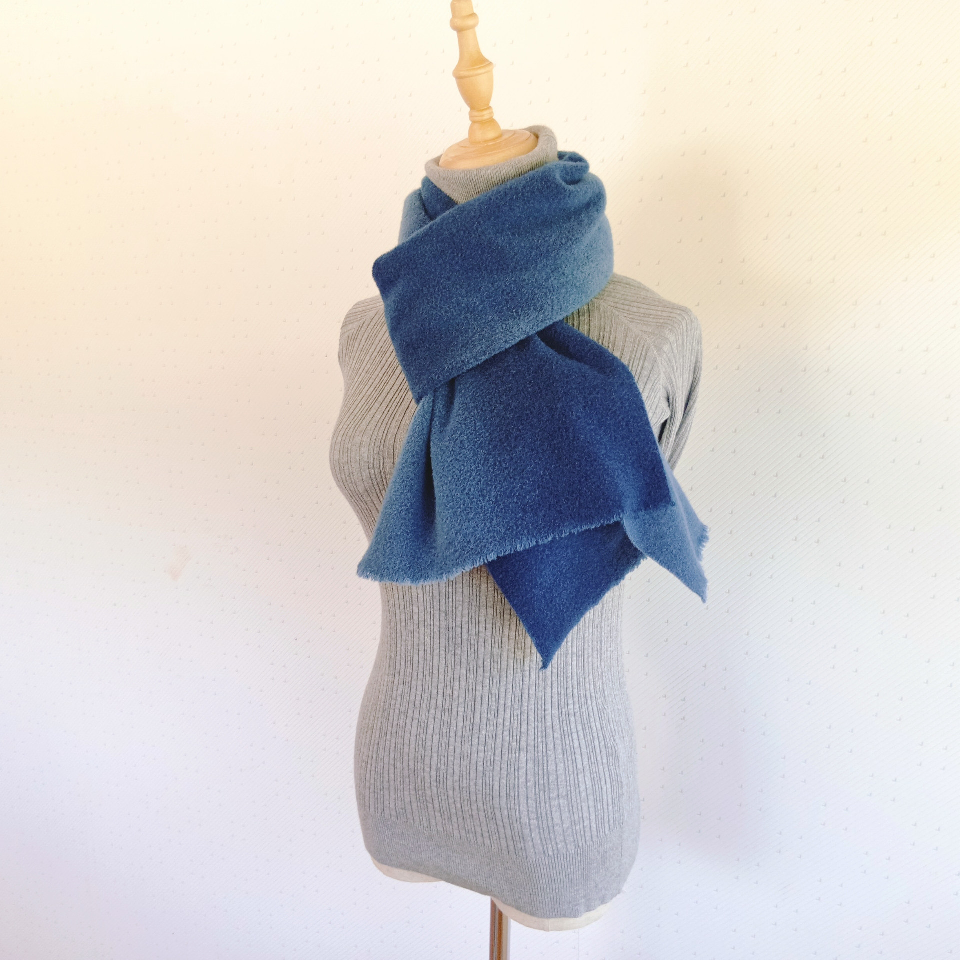 藍染グラデーション染め　ウールマフラー