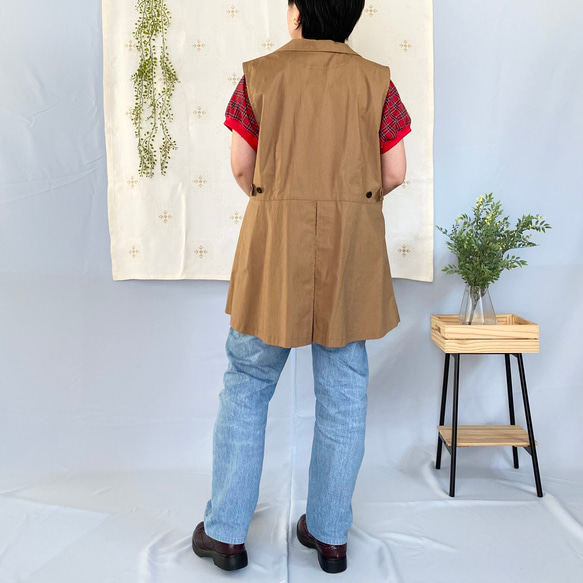 ロングベスト (キャメルベージュ)  重ね着スタイルにおすすめ 体型カバー ロングジレ  ポケット付き 秋色 11枚目の画像