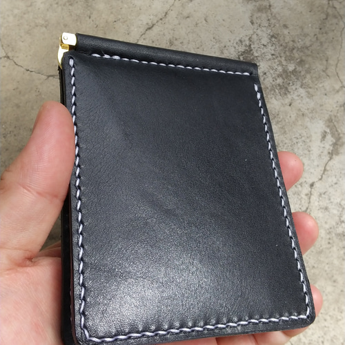 ハンドメイド】エイジングも楽しめる黒ヌメ革のカード6枚収納+α