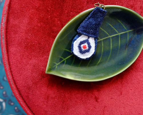 雫ちゃんキーホルダー琥珀【こぎん刺し刺繍】雨除け祈願 キーホルダー