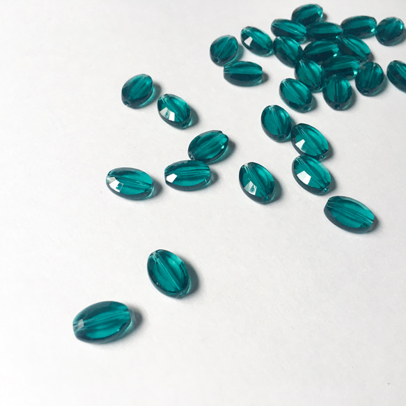 【10個】ガラスビーズ＊フラットオーバル＊ダークグリーン 3枚目の画像