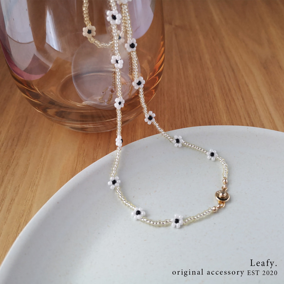 yellow * white flower 白い花のビーズネックレス　ビーズアクセサリー　フラワー　淡色　透明感　クリア 3枚目の画像