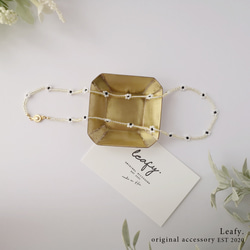 yellow * white flower 白い花のビーズネックレス　ビーズアクセサリー　フラワー　淡色　透明感　クリア 2枚目の画像