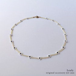 yellow * white flower 白い花のビーズネックレス　ビーズアクセサリー　フラワー　淡色　透明感　クリア 4枚目の画像