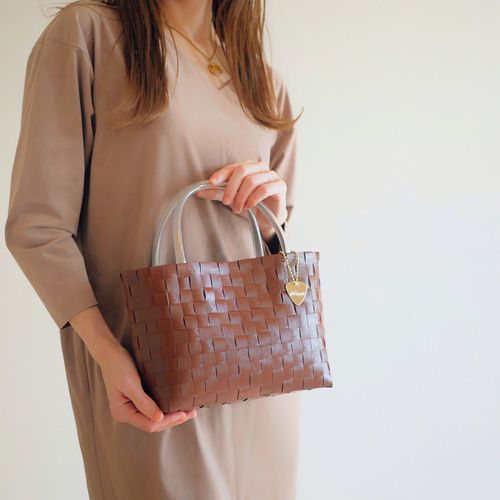 新登場／ショルダーストラップ&ファータッセル付2WAYプラカゴバッグ