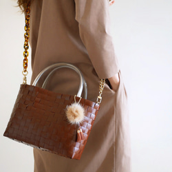 新登場／ショルダーストラップ&ファータッセル付2WAYプラカゴバッグ
