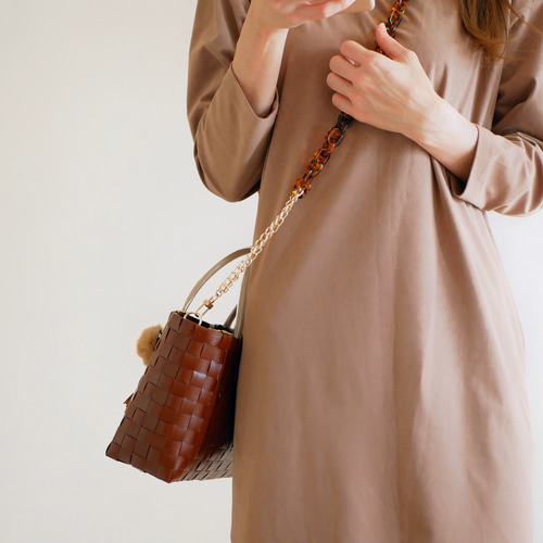 新登場／ショルダーストラップ&ファータッセル付2WAYプラカゴバッグ