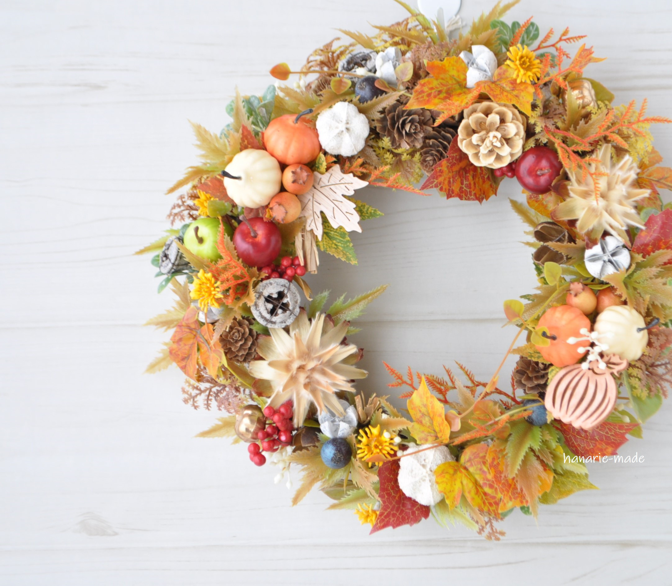 パンプキン＆木の実たくさんの　オレンジハロウィン造花リース