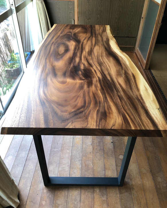 モンキーポッド一枚板アイアン脚付