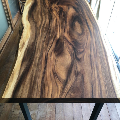 モンキーポッド一枚板アイアン脚付